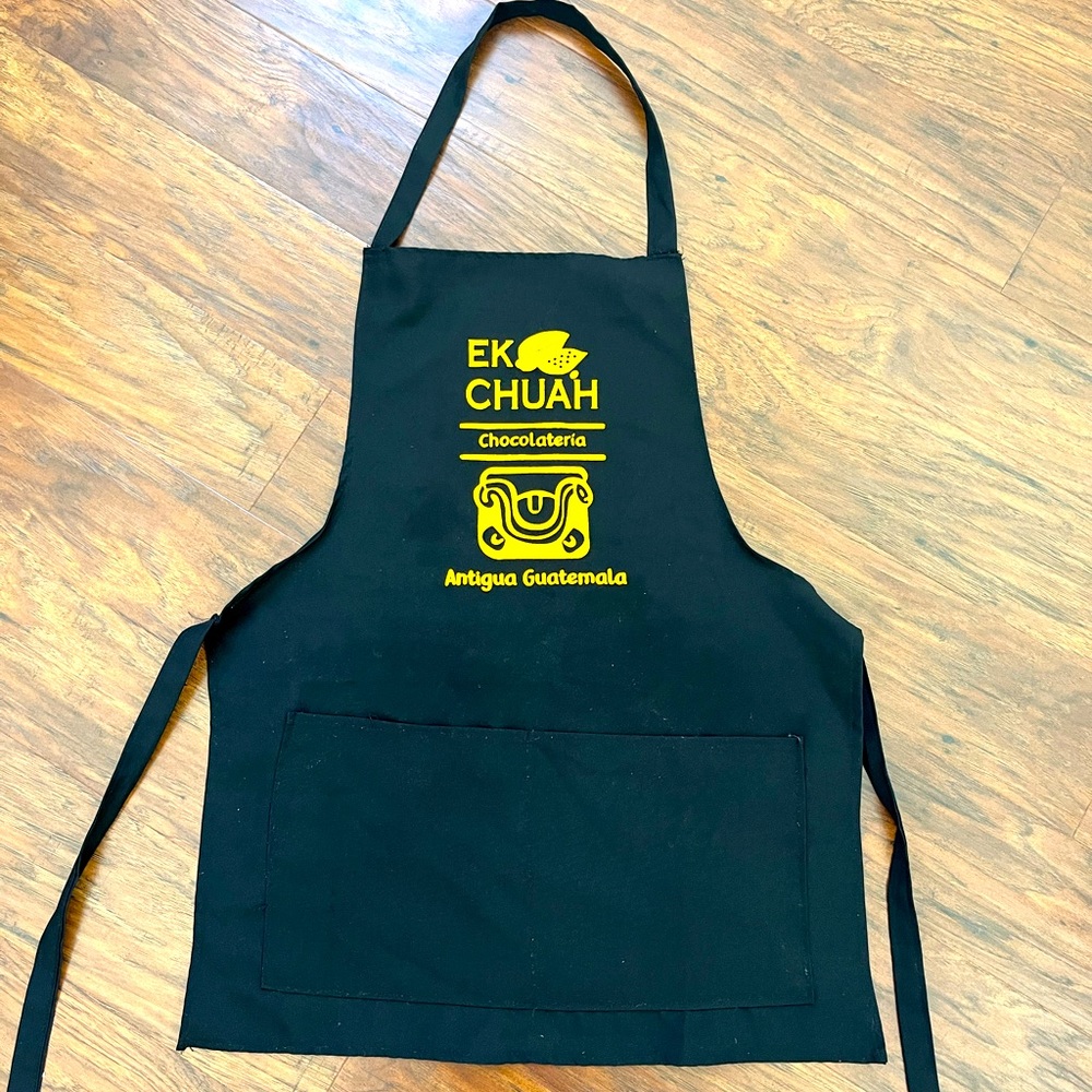 BUNDLE TO GET ME FREE!! Apron from Guatemala 🇬🇹 Un delantal🍫